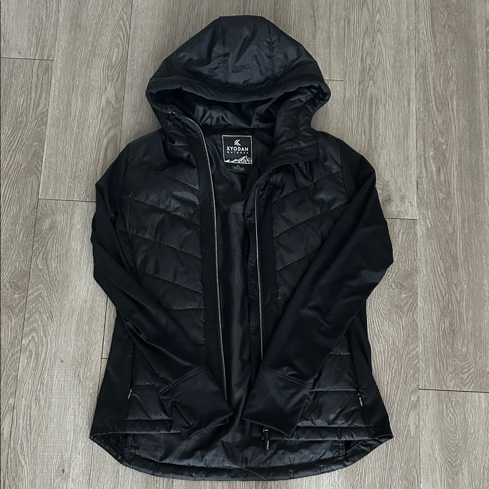 Kyodan Women's Sleek Black Puffer Jacket